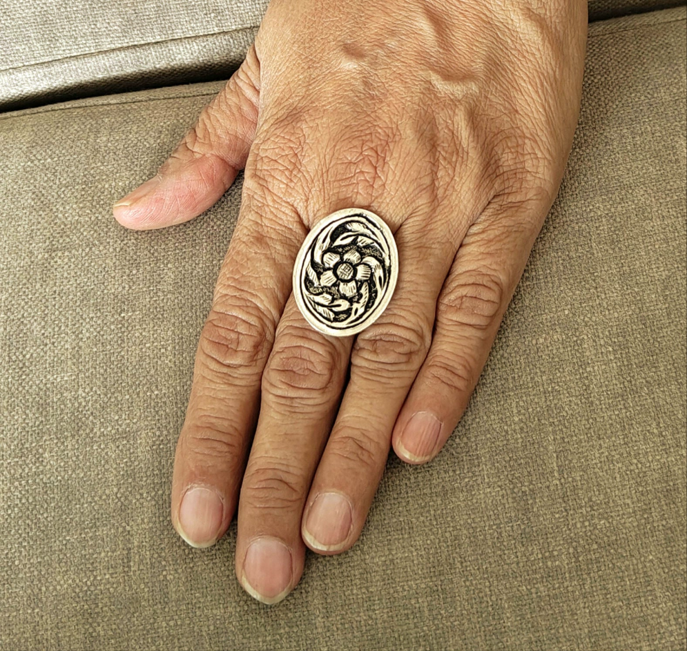 Classic Silver Floral And Fona Chitai Oval Shaped Ring