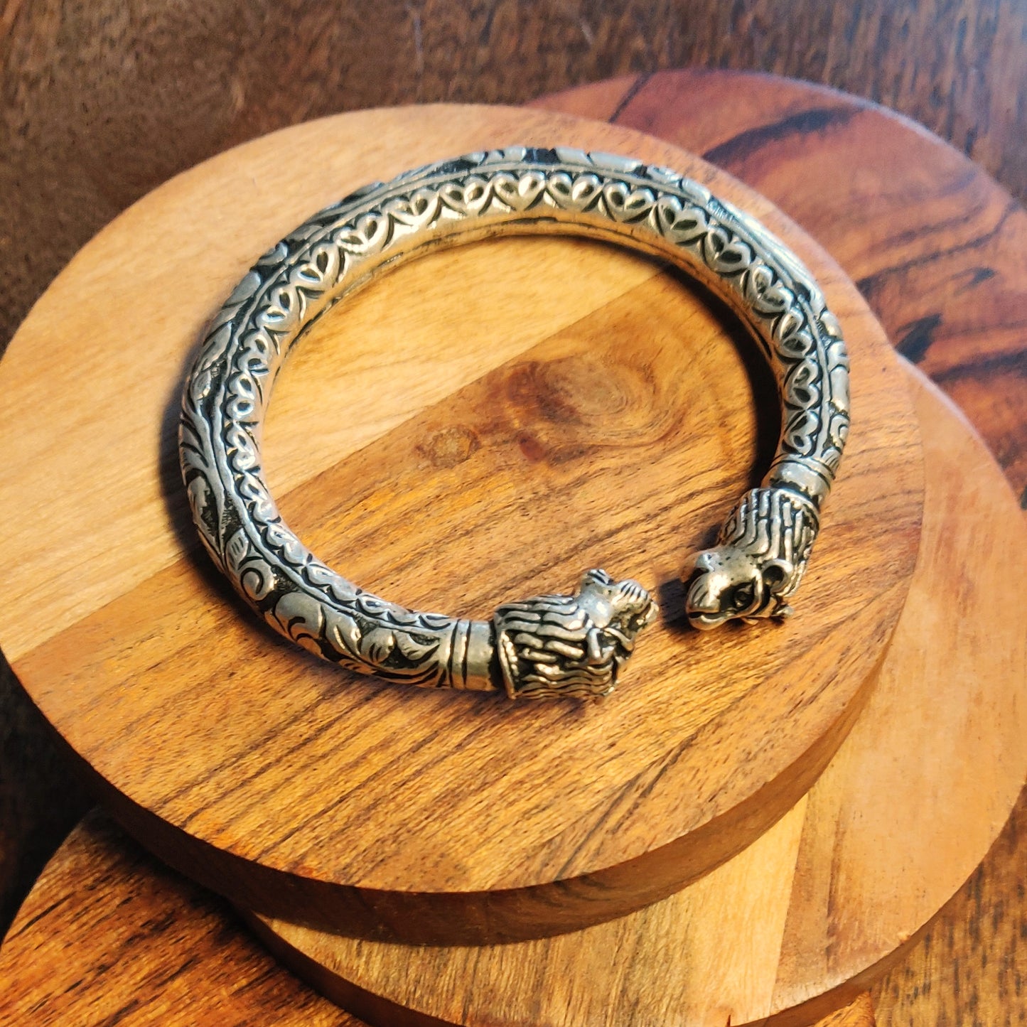 Silver Adjustable Lion Motif Classic Chitai Kada Bangle