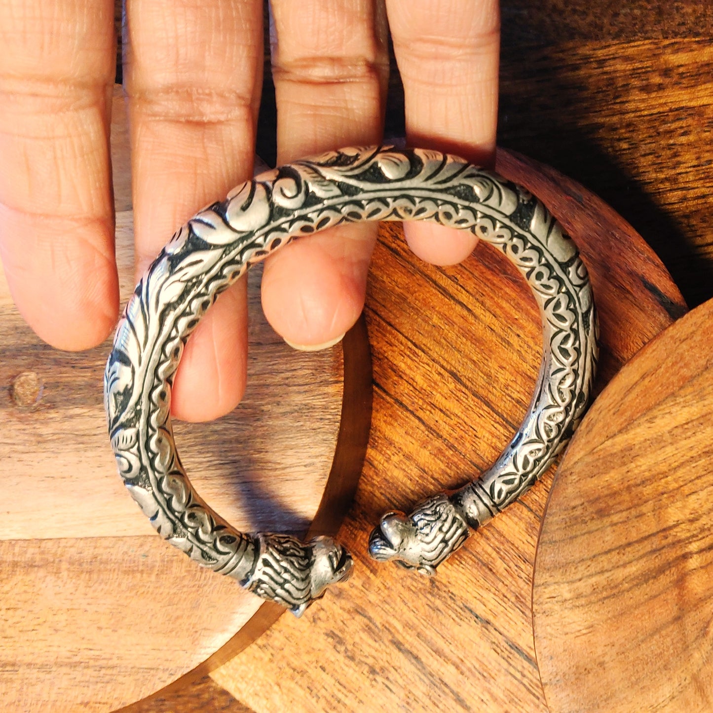 Silver Adjustable Lion Motif Classic Chitai Kada Bangle