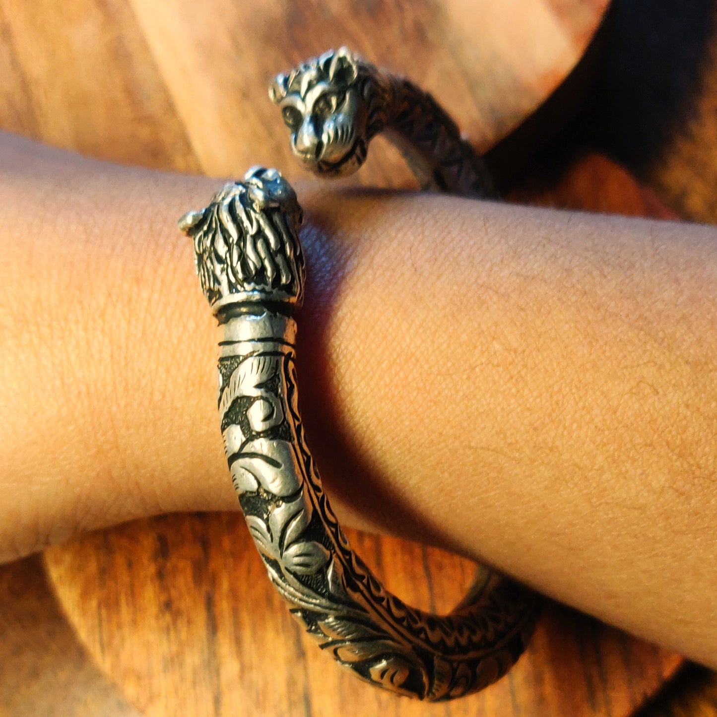 Silver Adjustable Lion Motif Classic Chitai Kada Bangle