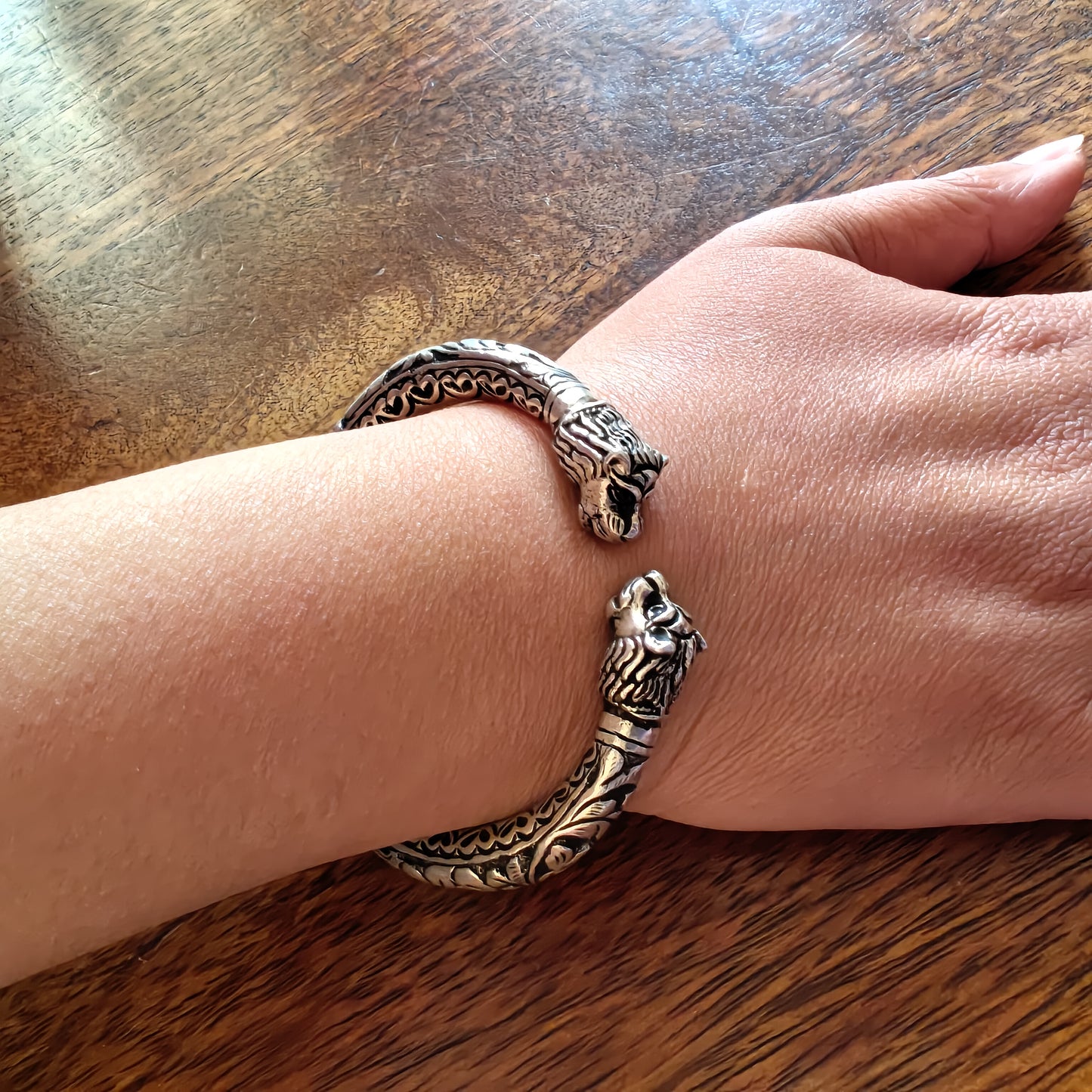 Silver Adjustable Lion Motif Classic Chitai Kada Bangle