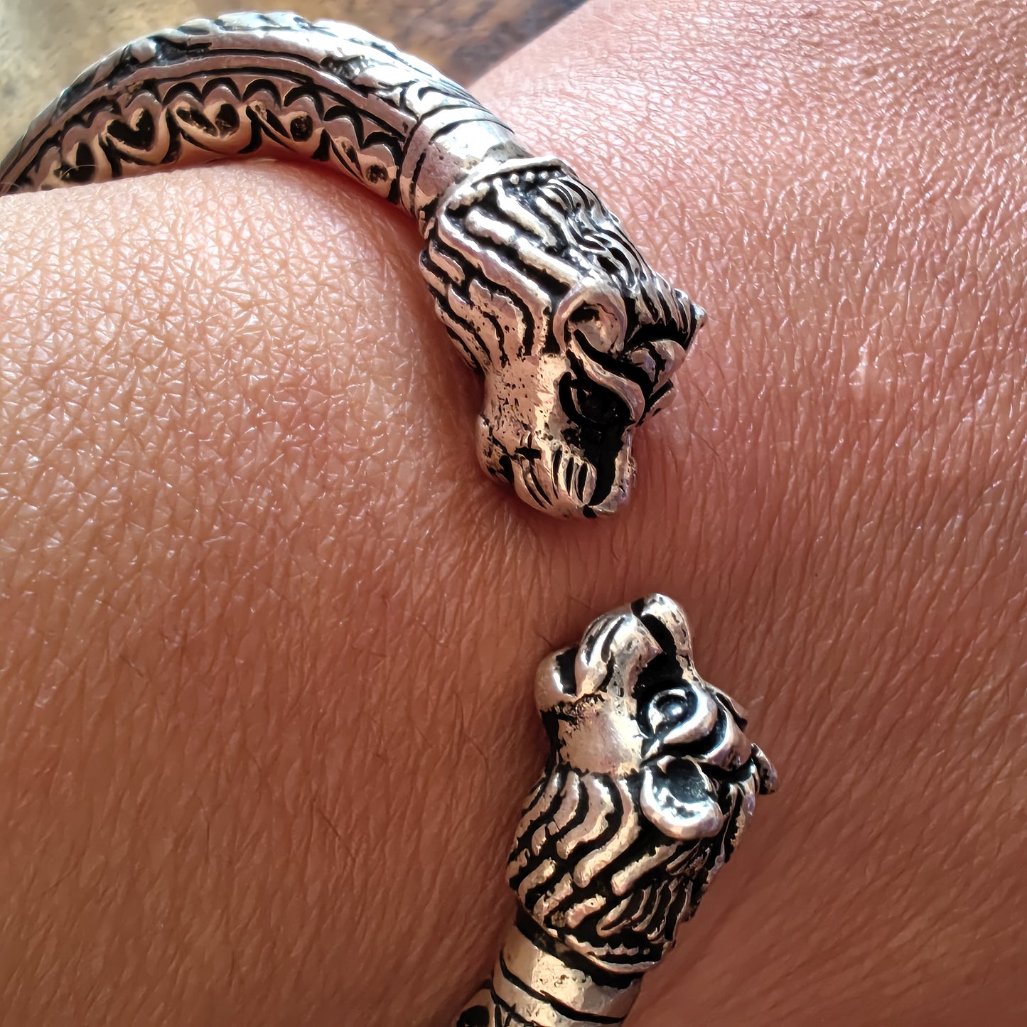 Silver Adjustable Lion Motif Classic Chitai Kada Bangle
