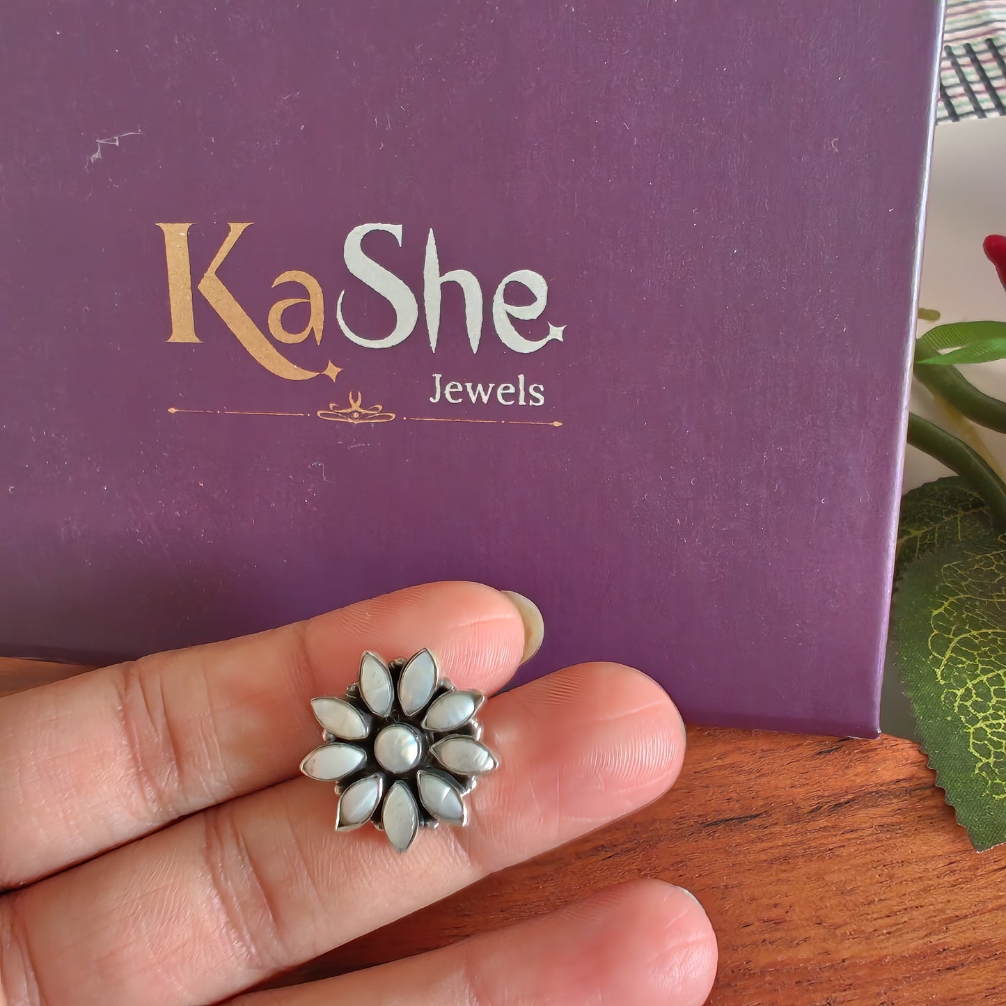 Classic Silver Cut Pearl Floral Pendant
