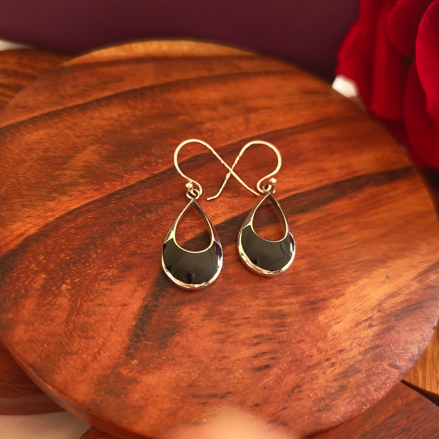 925 Silver Black Pear Shape Dangler Light
