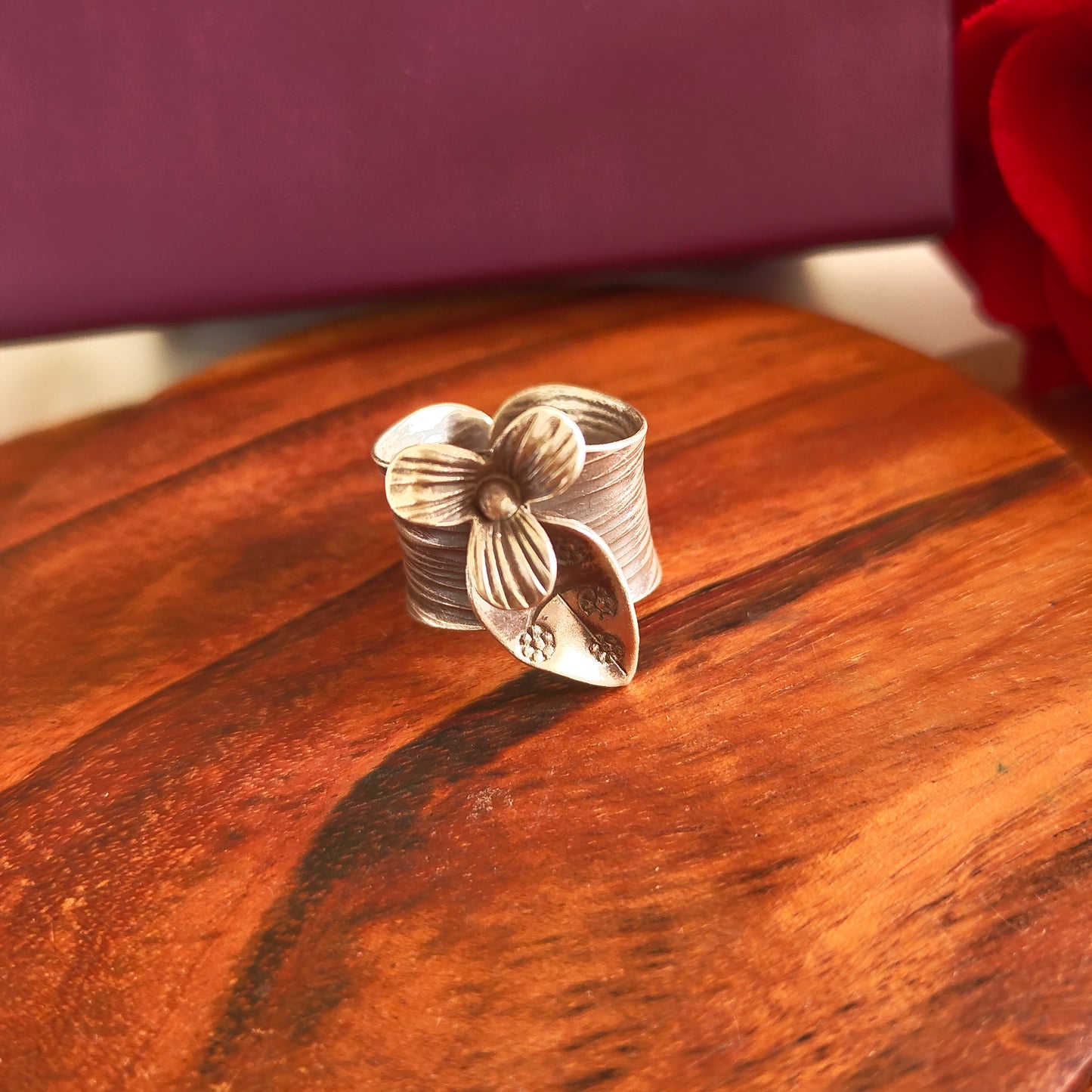 Statement 3D Floral Leave Ring with Texture