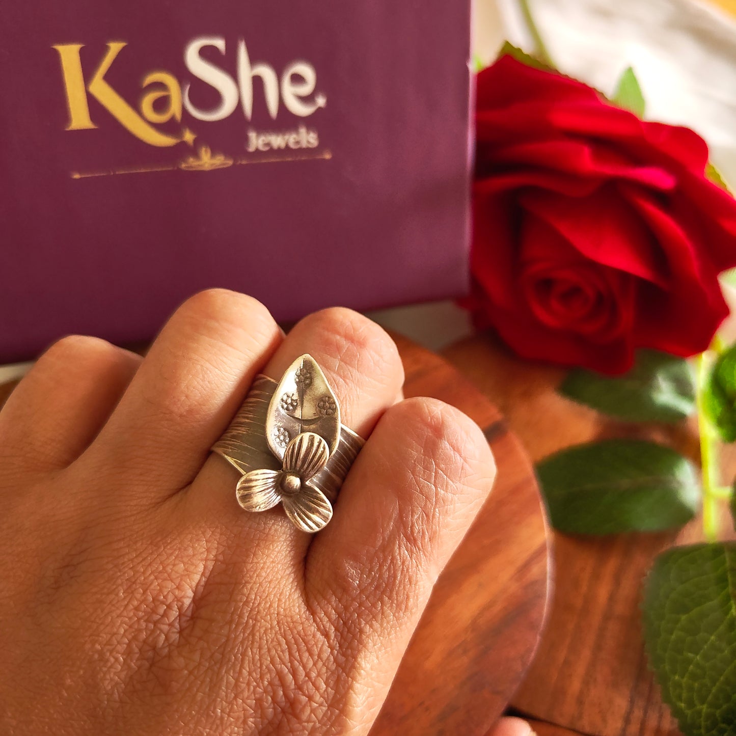 Statement 3D Floral Leave Ring with Texture