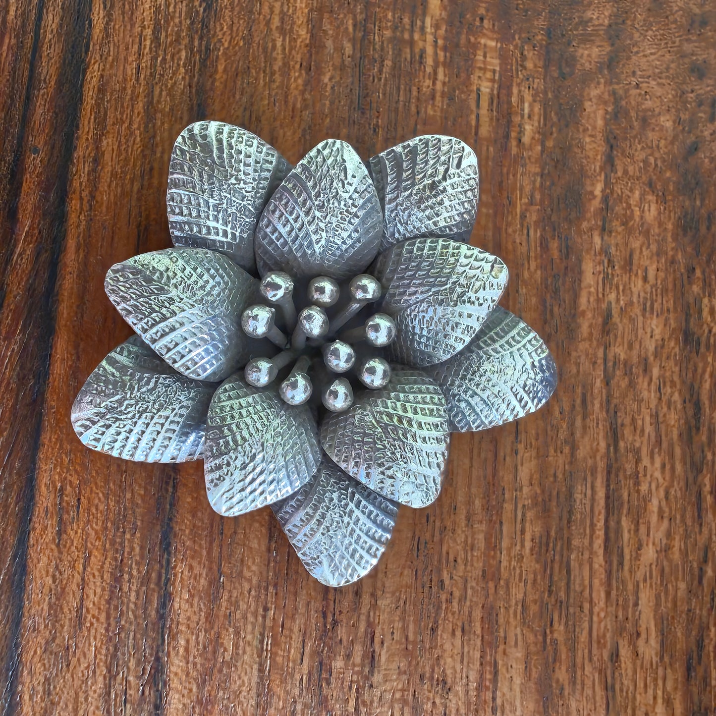 Statement 3D Daisy Textured Flower Pendant Broad