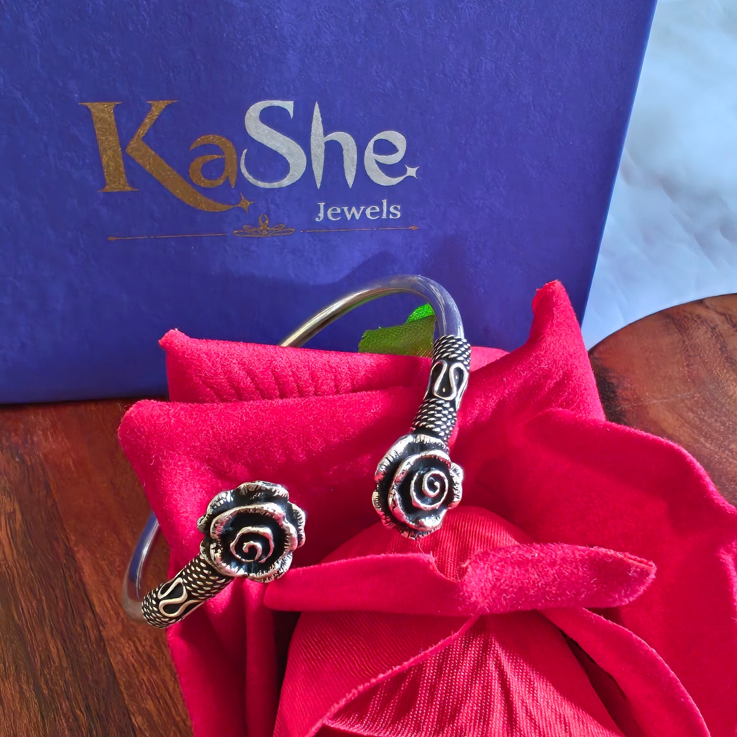 Dainty Rose Light Weight Openable Flexi Kada