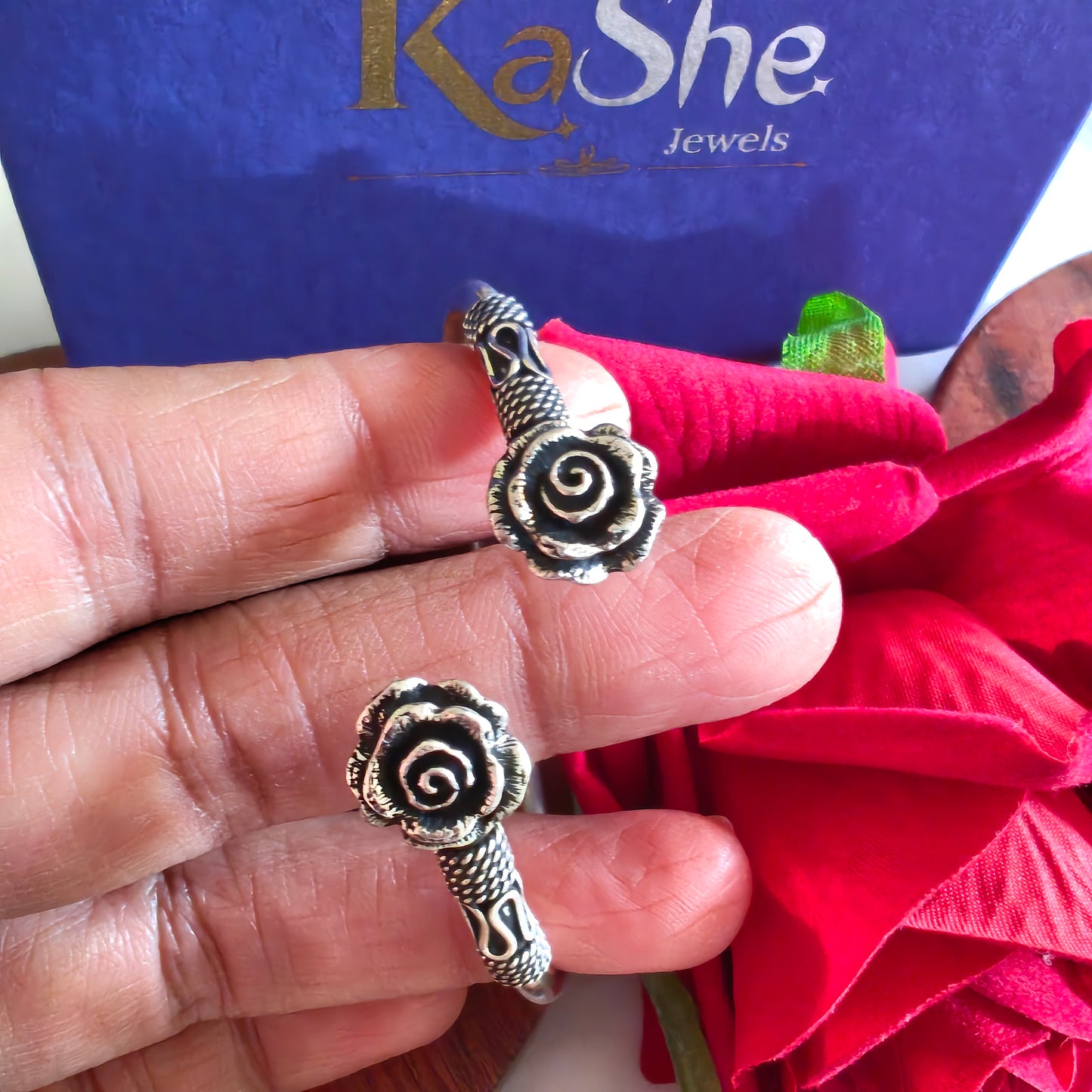 Dainty Rose Light Weight Openable Flexi Kada