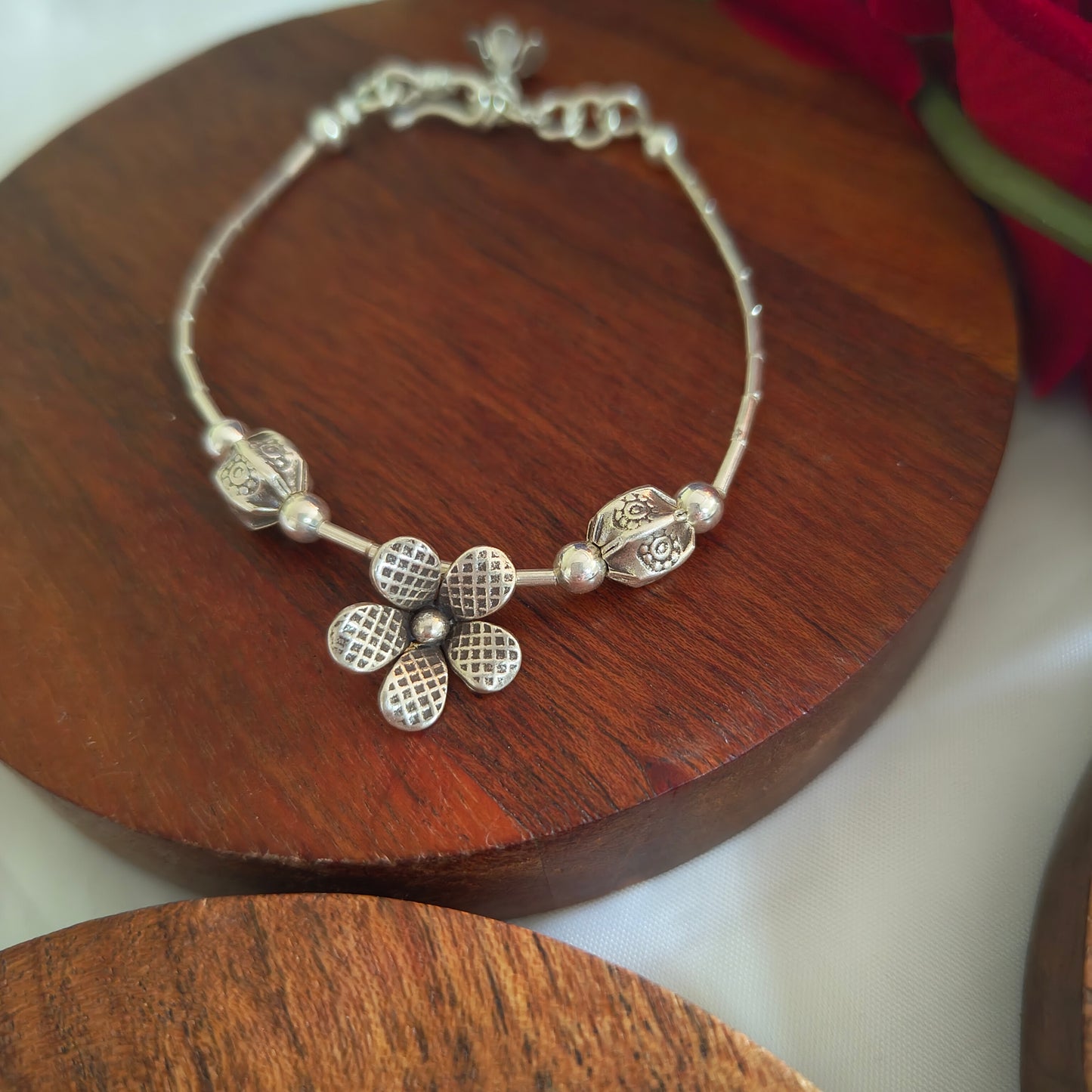 Exquisite Floral Loose Bracelet With Flower Charms