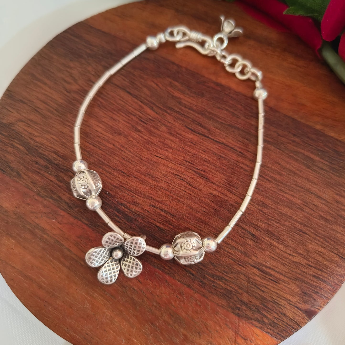 Exquisite Floral Loose Bracelet With Flower Charms