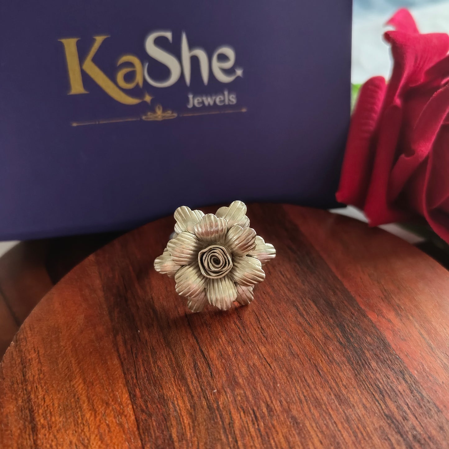 Statement 3D Leaf Shaped Textured Floral Ring