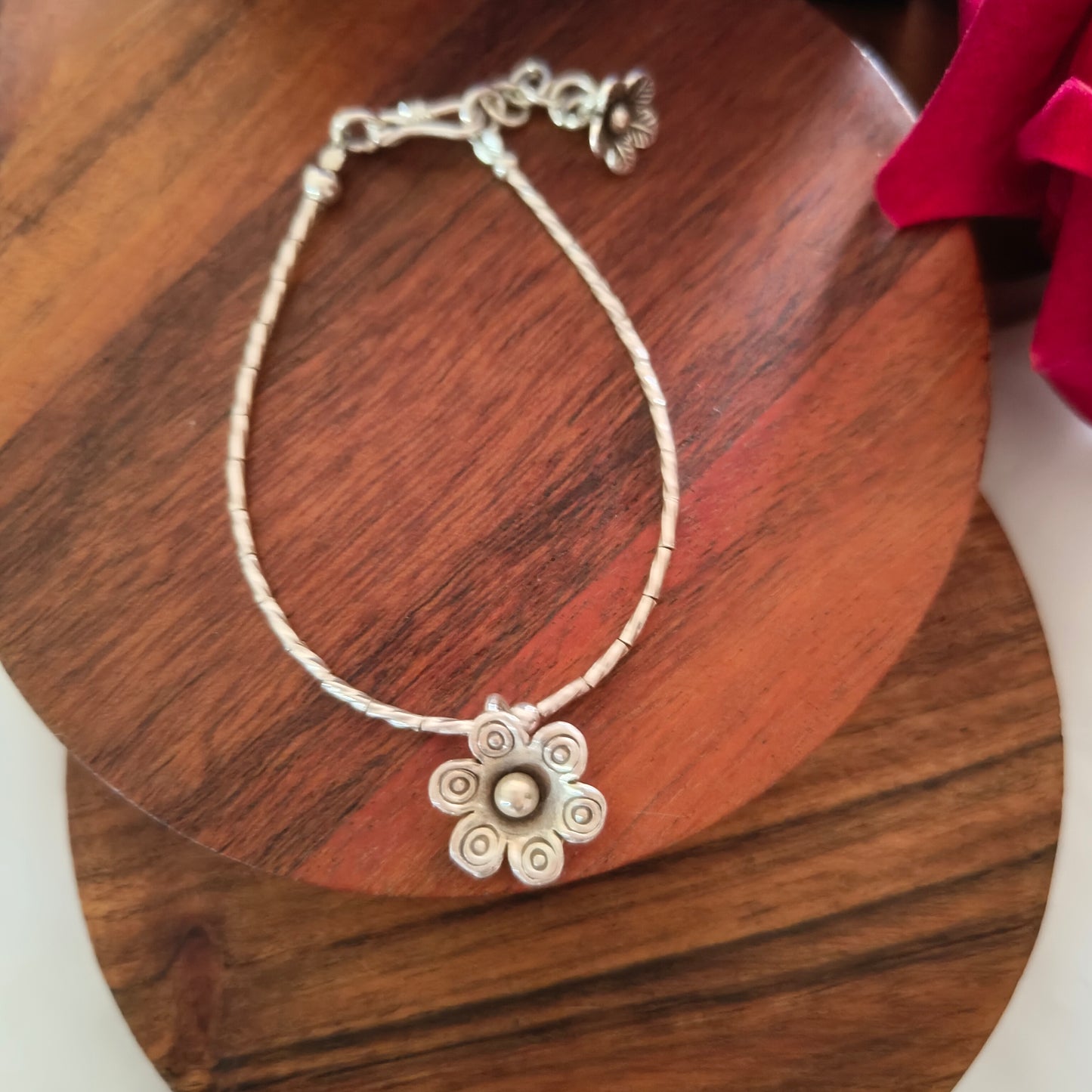 Exquisite Loose Bracelet With Flower Charms