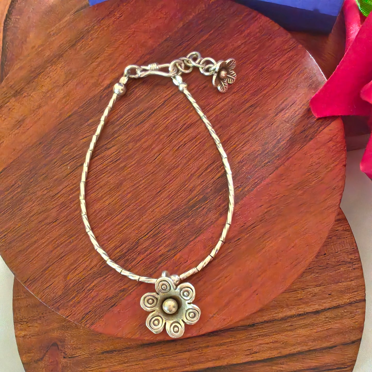 Exquisite Loose Bracelet With Flower Charms