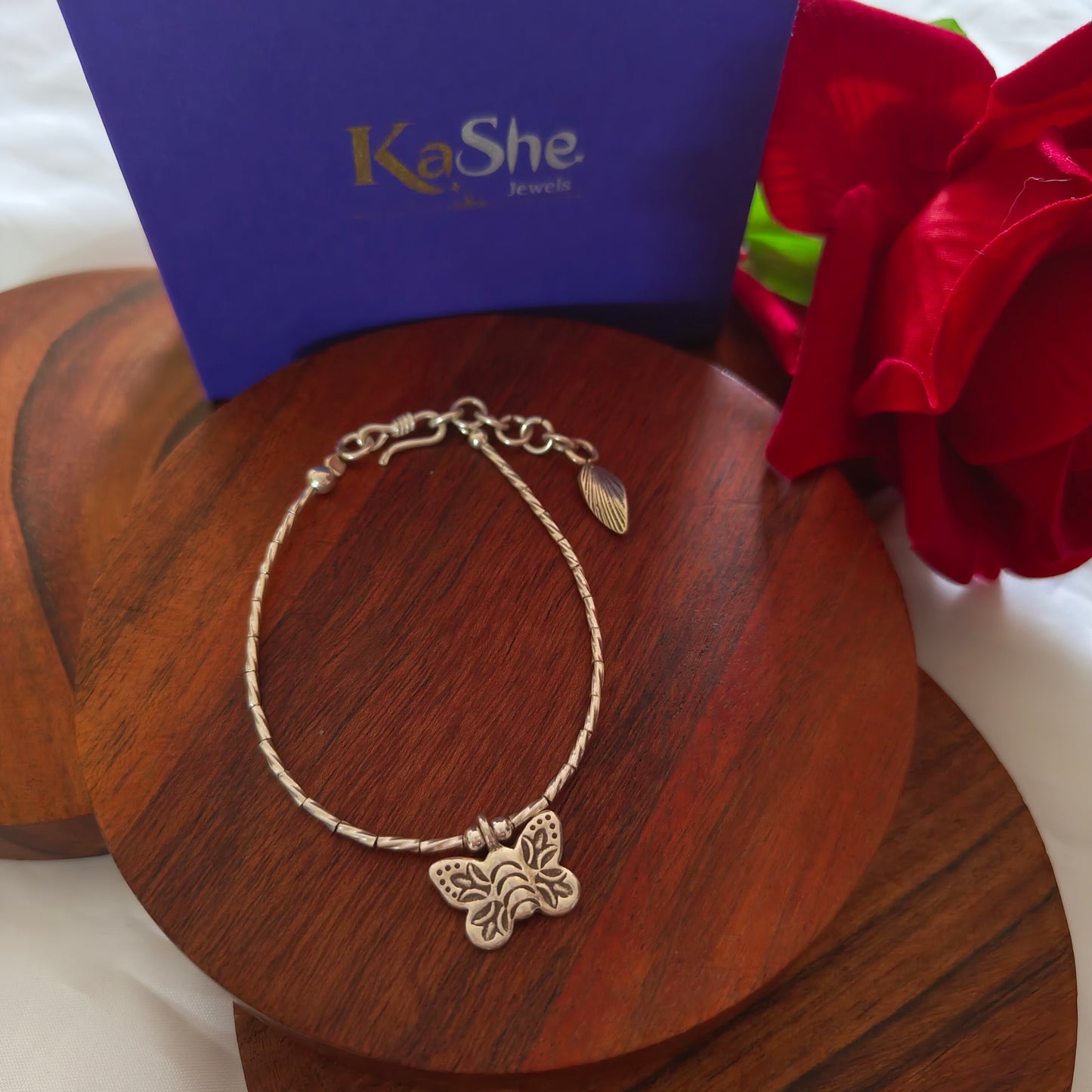 Exquisite Loose Bracelet With Butterfly Charms