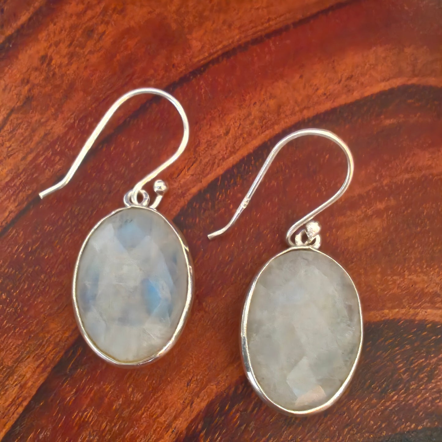 Elegant Oval White Stone Faceted Hook Earring