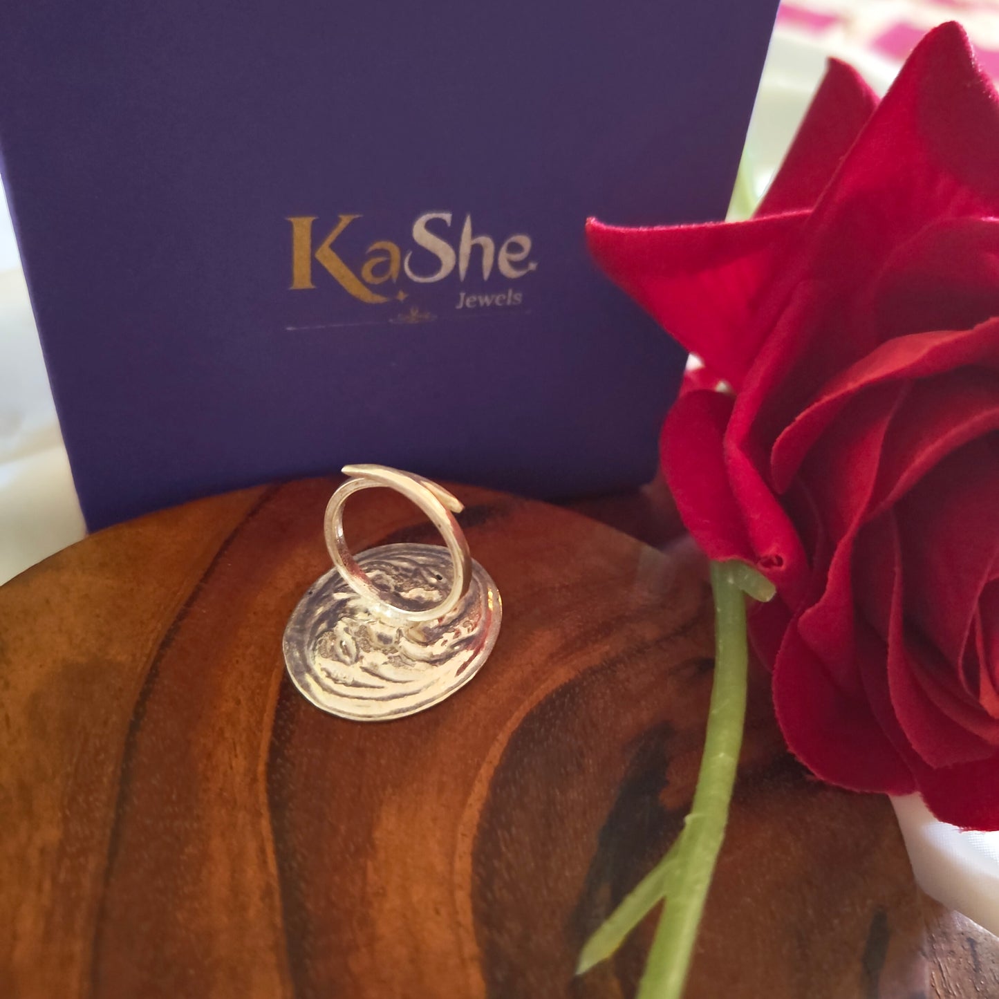 Classic Silver Floral And Fona Chitai Oval Shaped Ring