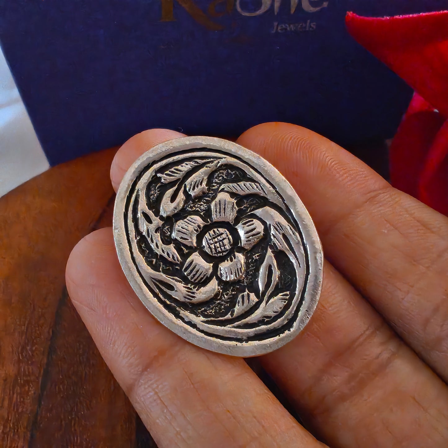 Classic Silver Floral And Fona Chitai Oval Shaped Ring