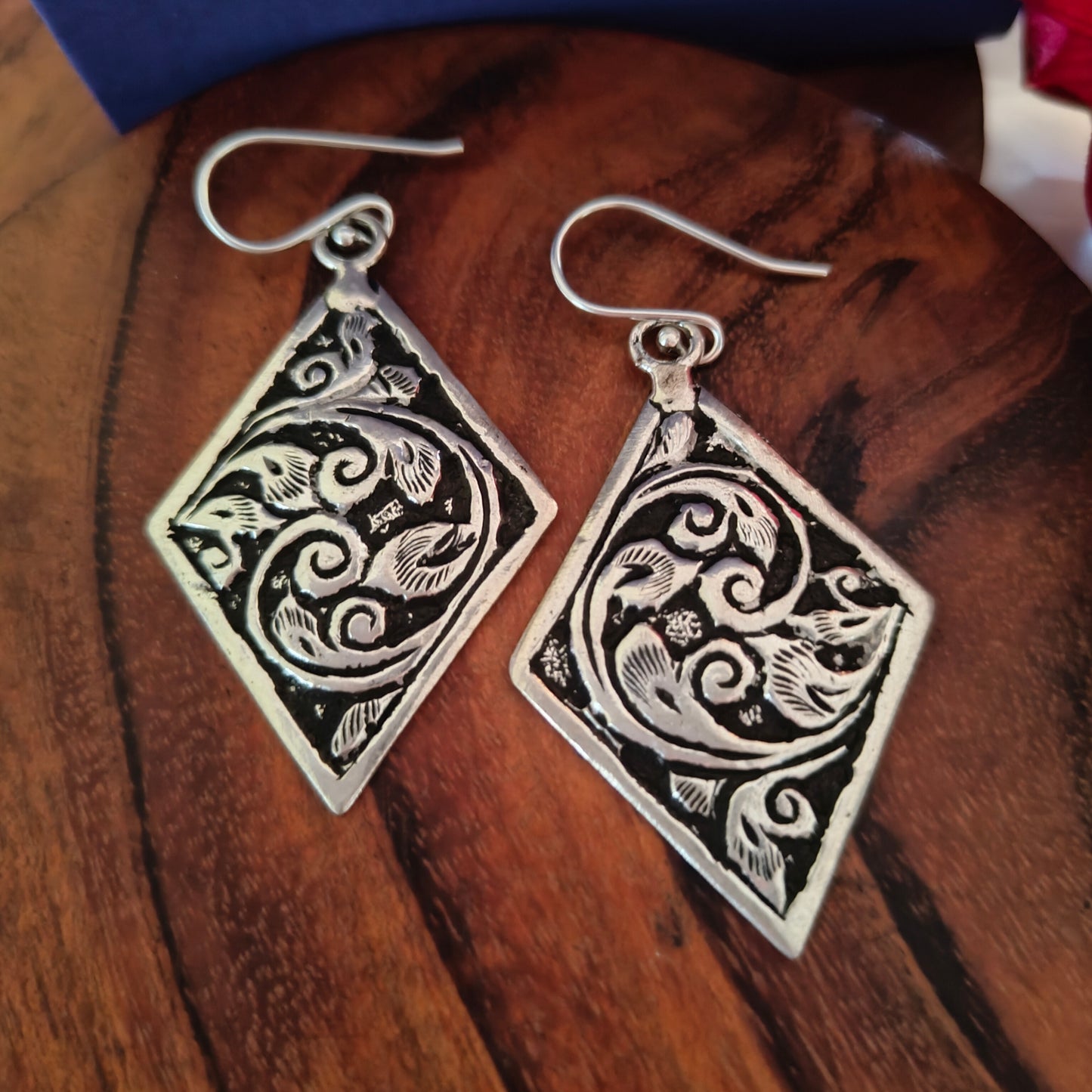 Classic Silver Floral And Fona Chitai Rhombus Shaped Hook Earrings (i)
