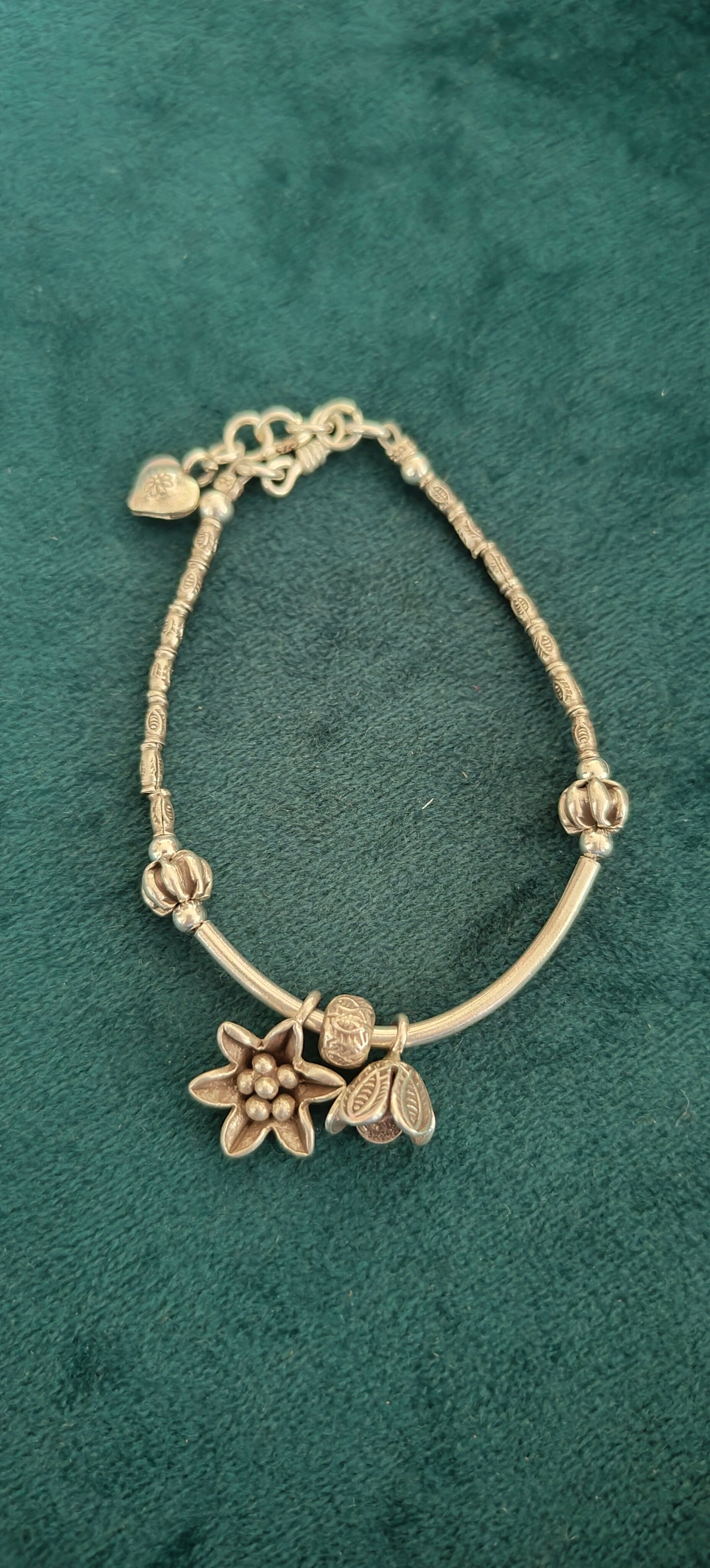 Exquisite Loose Bracelet With Flower, Heart And Bud Charms
