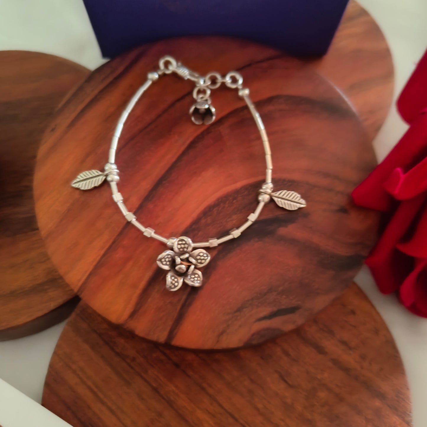 Exquisite Floral Loose Bracelet With Flowers And Leaves Charms