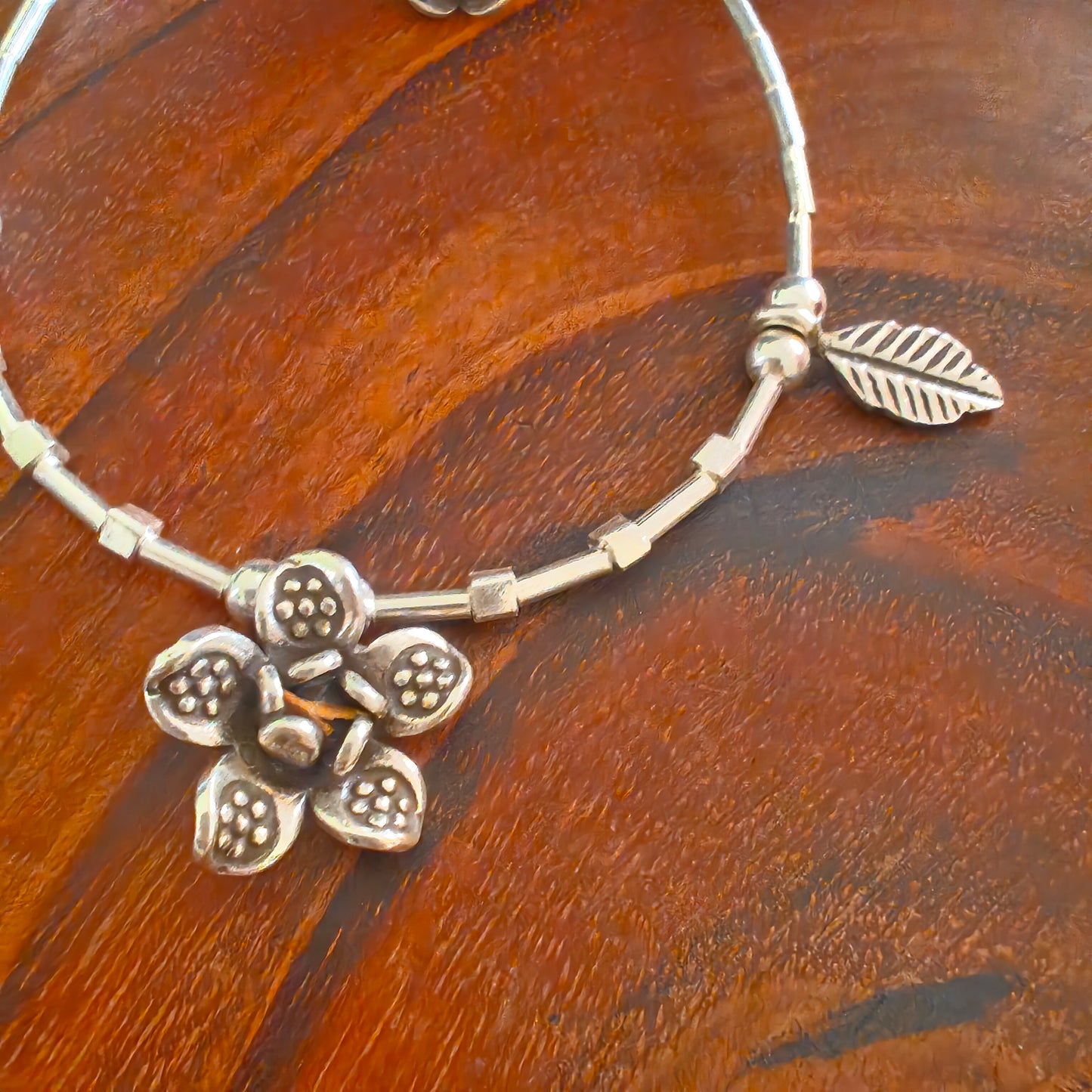 Exquisite Floral Loose Bracelet With Flowers And Leaves Charms
