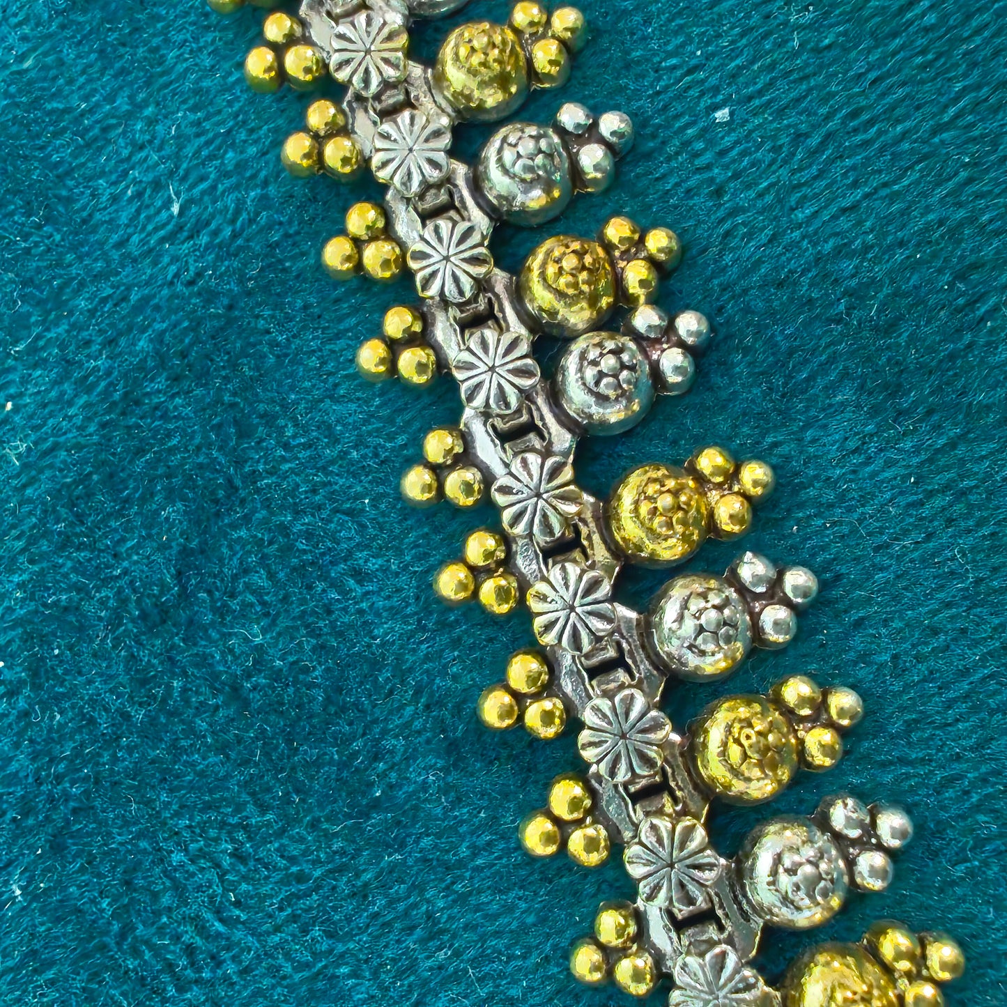 Elegant Silver Gold Polished Necklace Intrcate Details With Maroon Thread Dori
