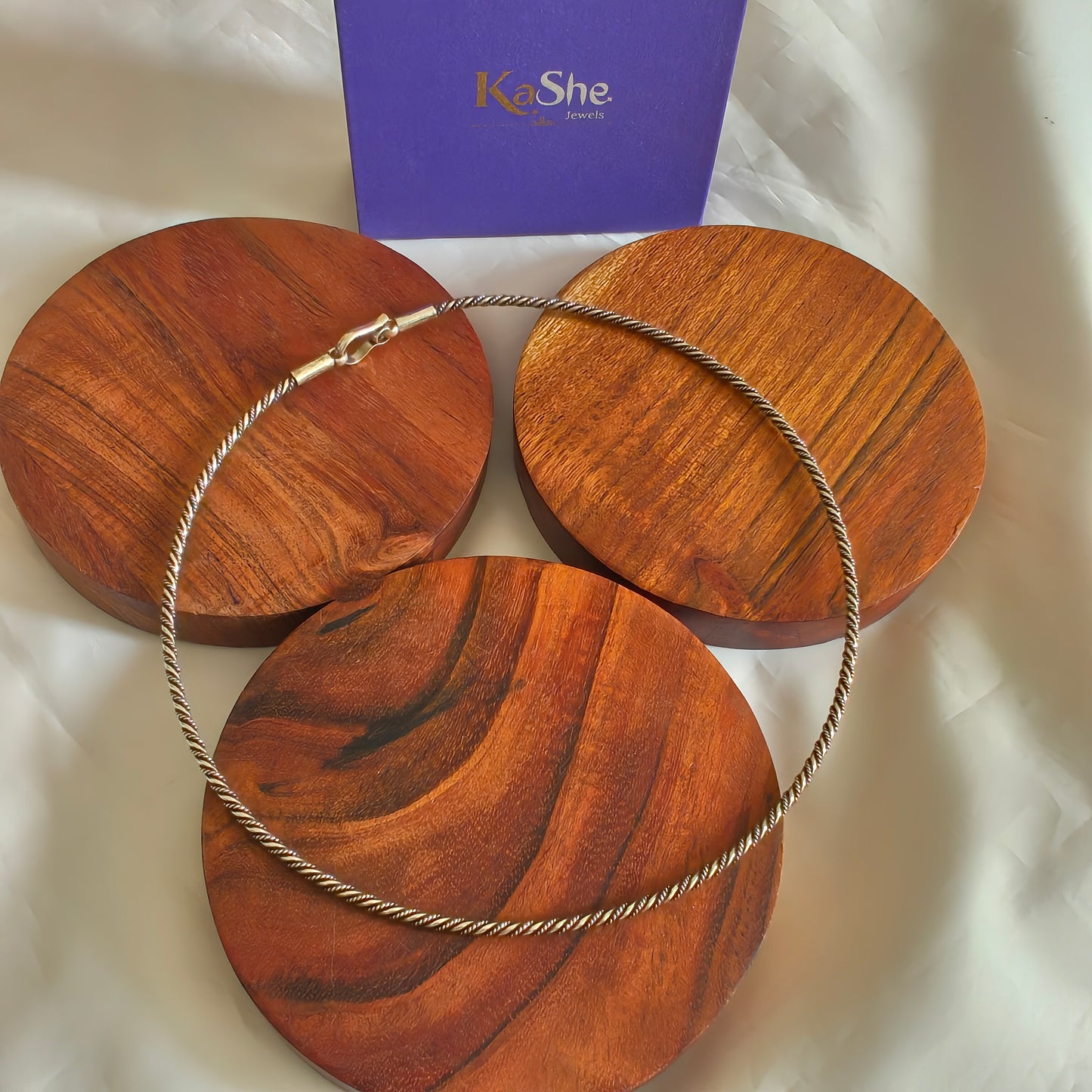 Versatile Necklace Hasli Textured Wire