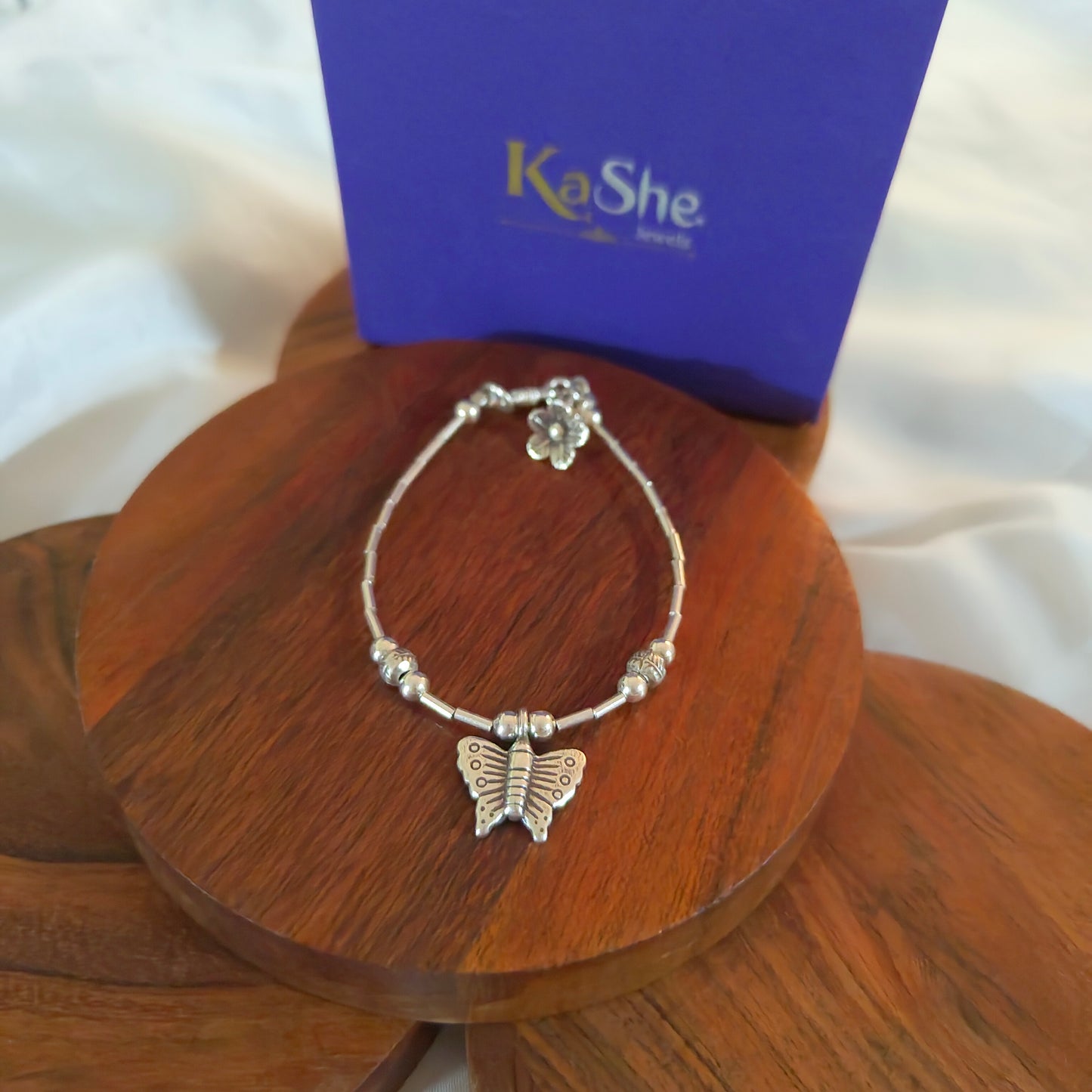 Exquisite Floral Loose Bracelet With Butterfly And Flower