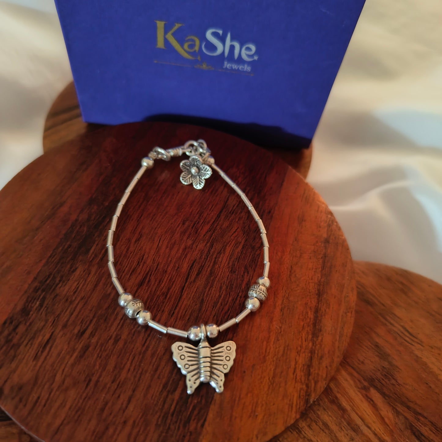 Exquisite Floral Loose Bracelet With Butterfly And Flower