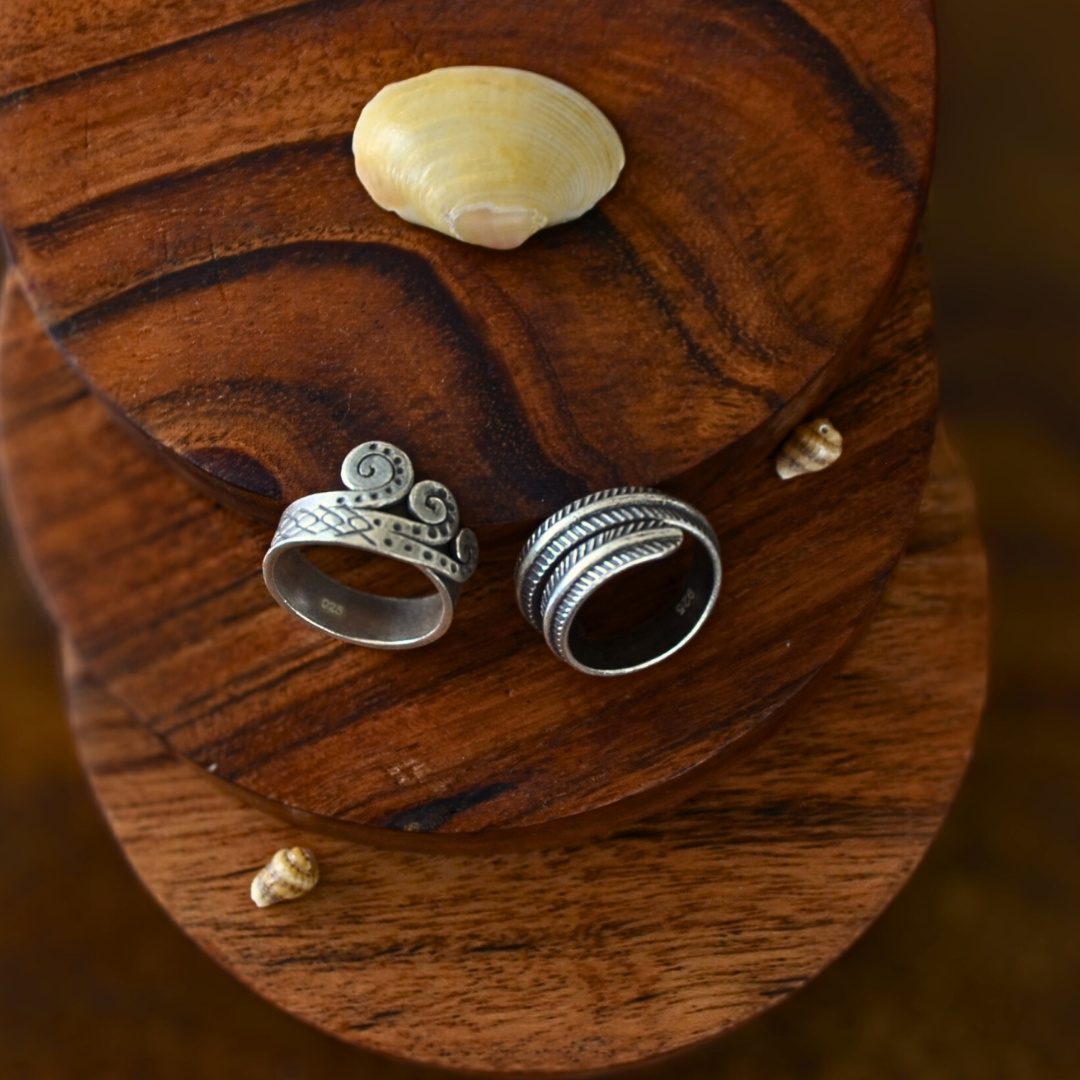 Textured Spiral Ring With Three Waves Pattern