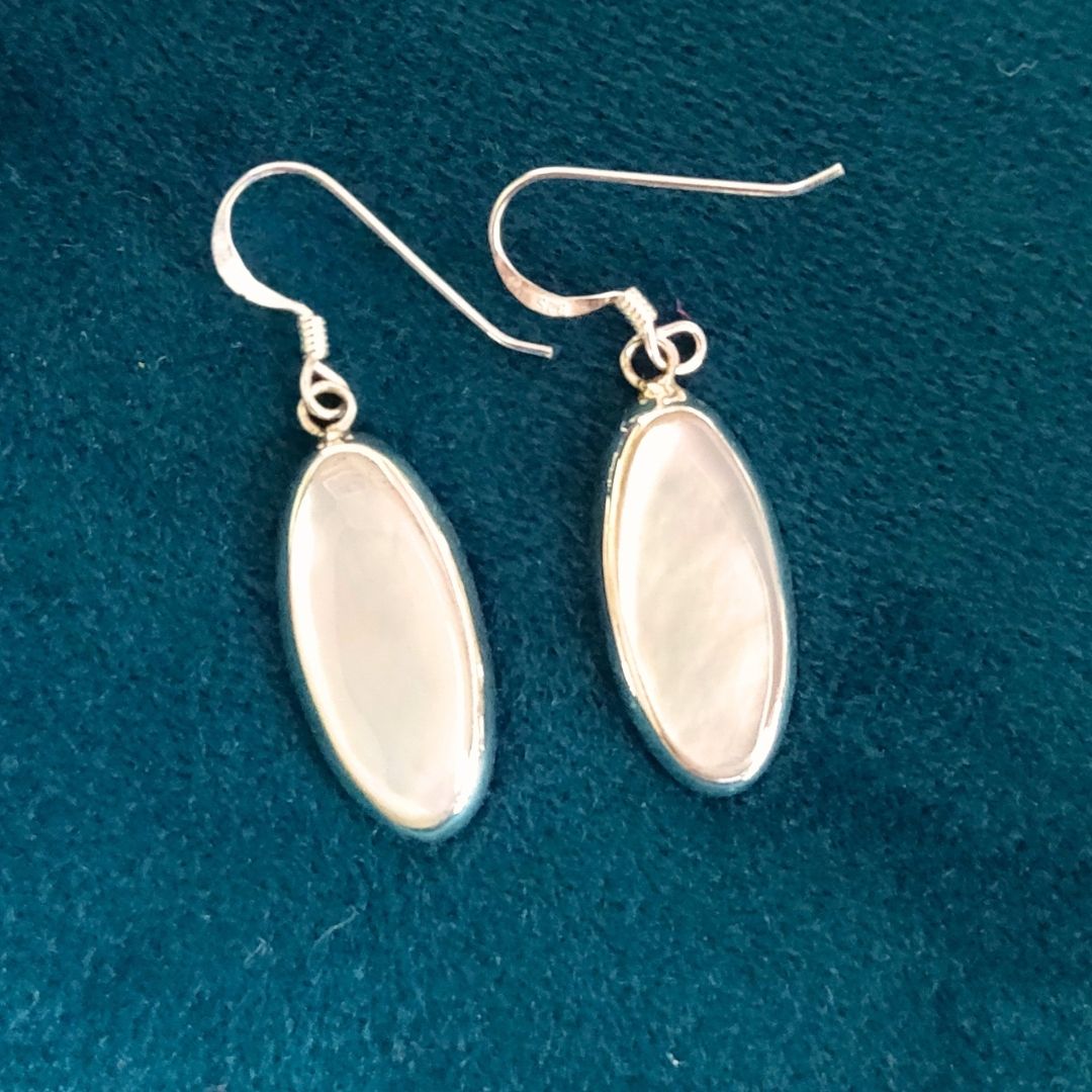 Mother Of Pearl Oval Dangler