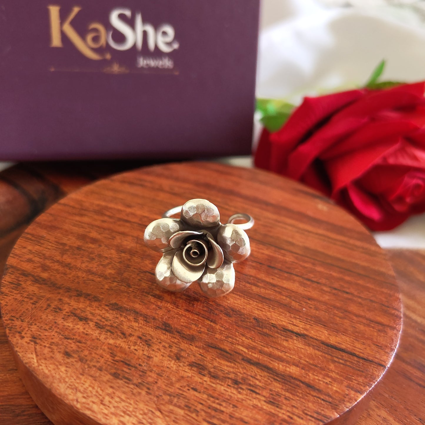 Statement Exclusive 3D Stamped Textured Rose Floral Ring