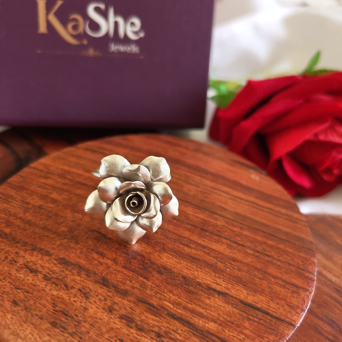 Statement Exclusive 3D Curved Petal Rose Floral Ring