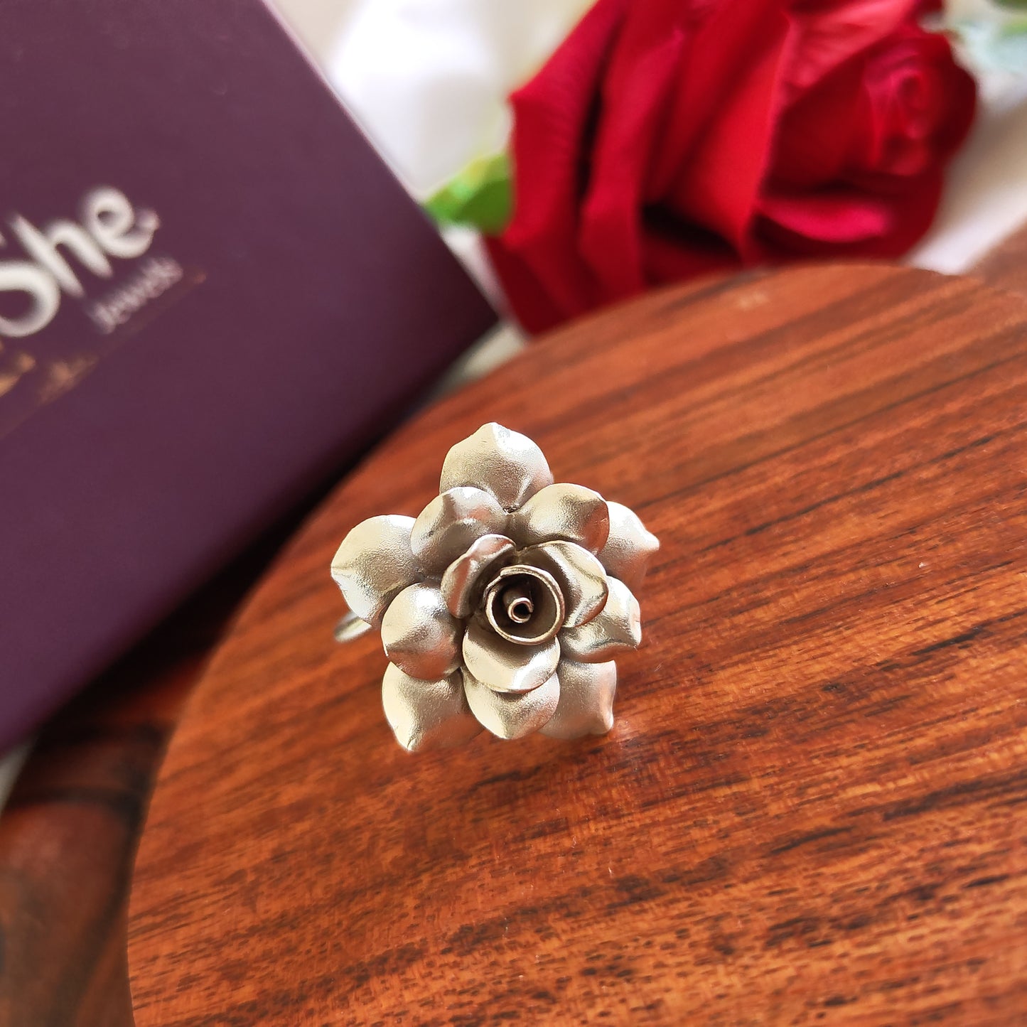 Statement Exclusive 3D Curved Petal Rose Floral Ring