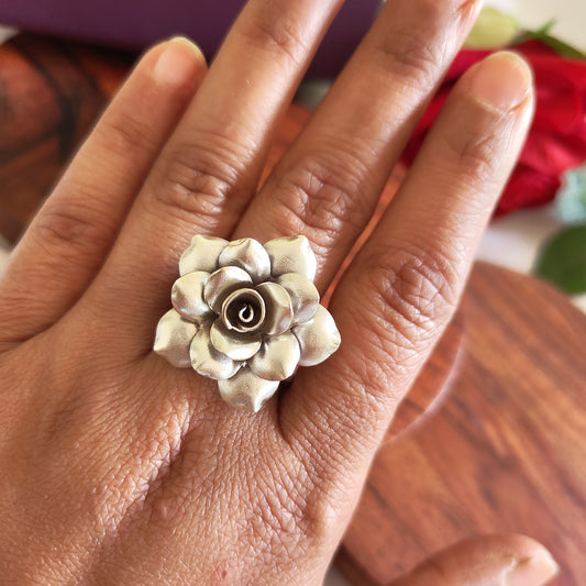 Statement Exclusive 3D Curved Petal Rose Floral Ring