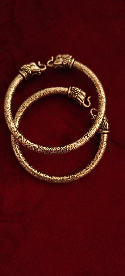 Silver Intricate Textured Elephant Kada Bangle Light