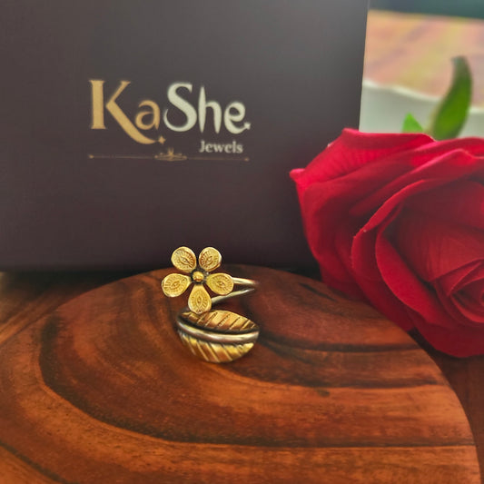 Dual Tone Flower And Leaf Adjustable Spiral Ring With Gold Plating