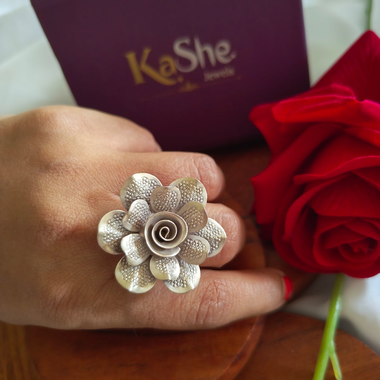 Statement 3D Gardenia Textured Cocktail Floral Ring Big