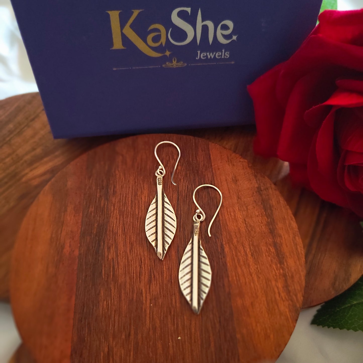 3D Dainty Leaf Earring with Texture