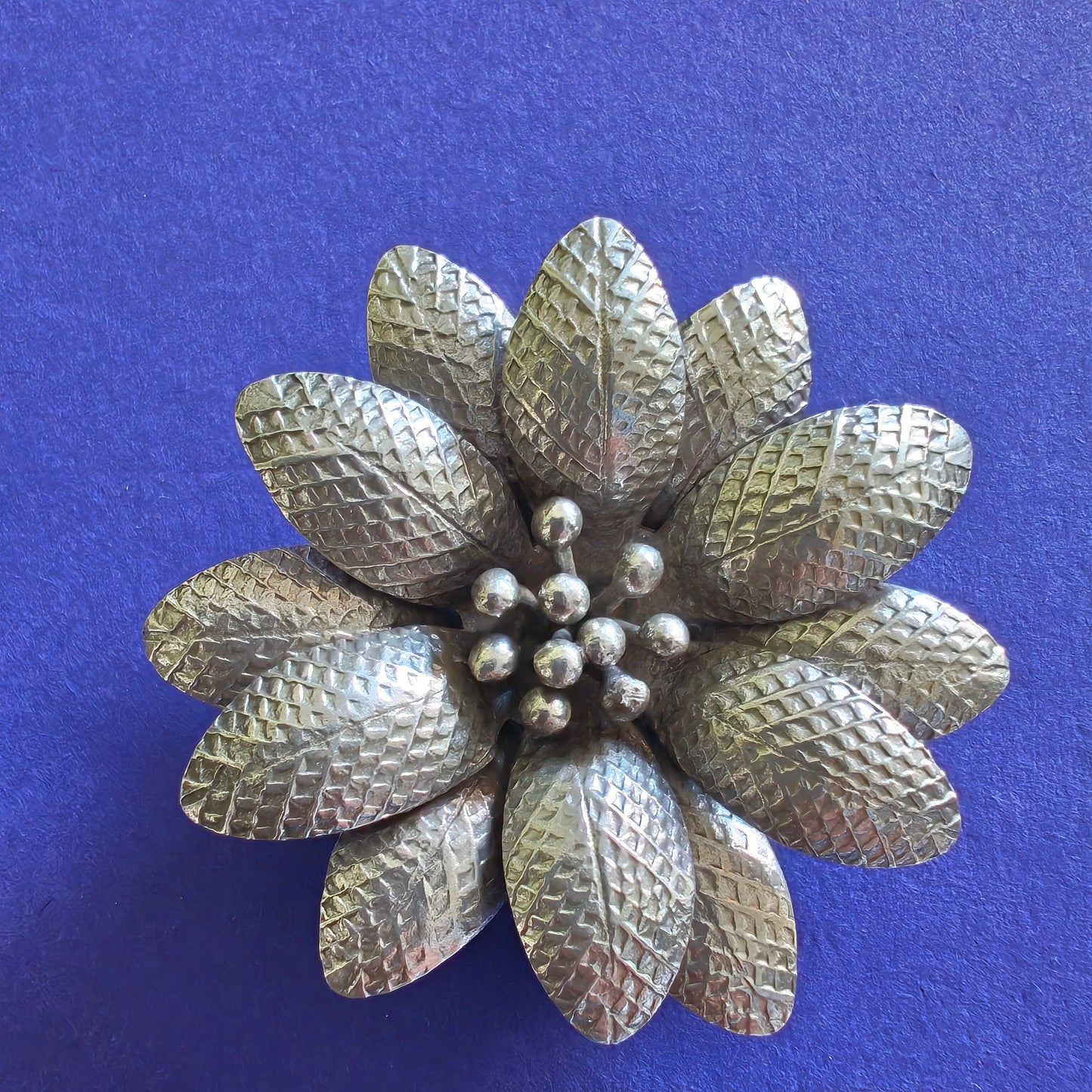 Statement 3D Daisy Textured Flower Pendant Medium