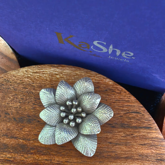 Statement 3D Daisy Textured Flower Pendant Broad