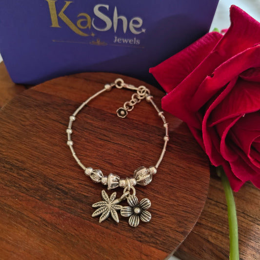 Exquisite Floral Loose Bracelet With Flower And Maple Leaf Charms