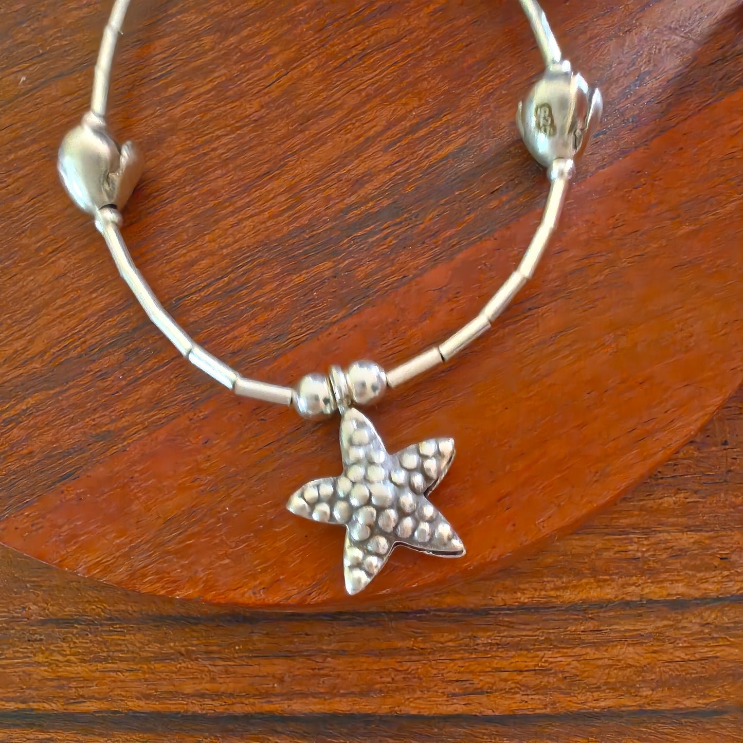 Exquisite Loose Bracelet With Textured Star Charm