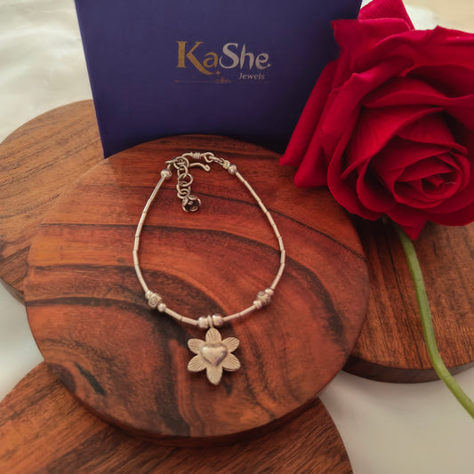 Exquisite Loose Bracelet With Heart Flower Charms