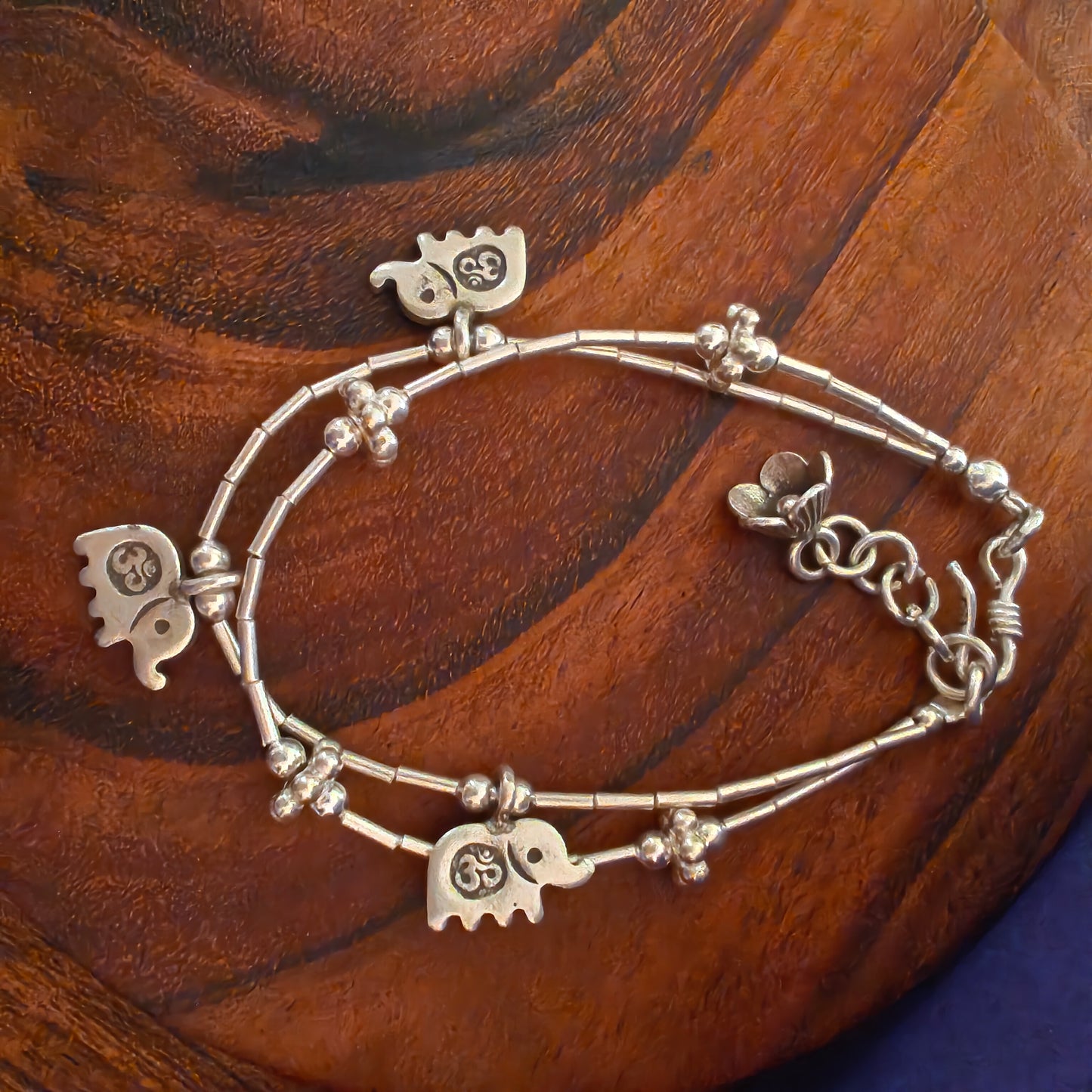 Exquisite Loose Bracelet With Elephant Charms (Two-layered)