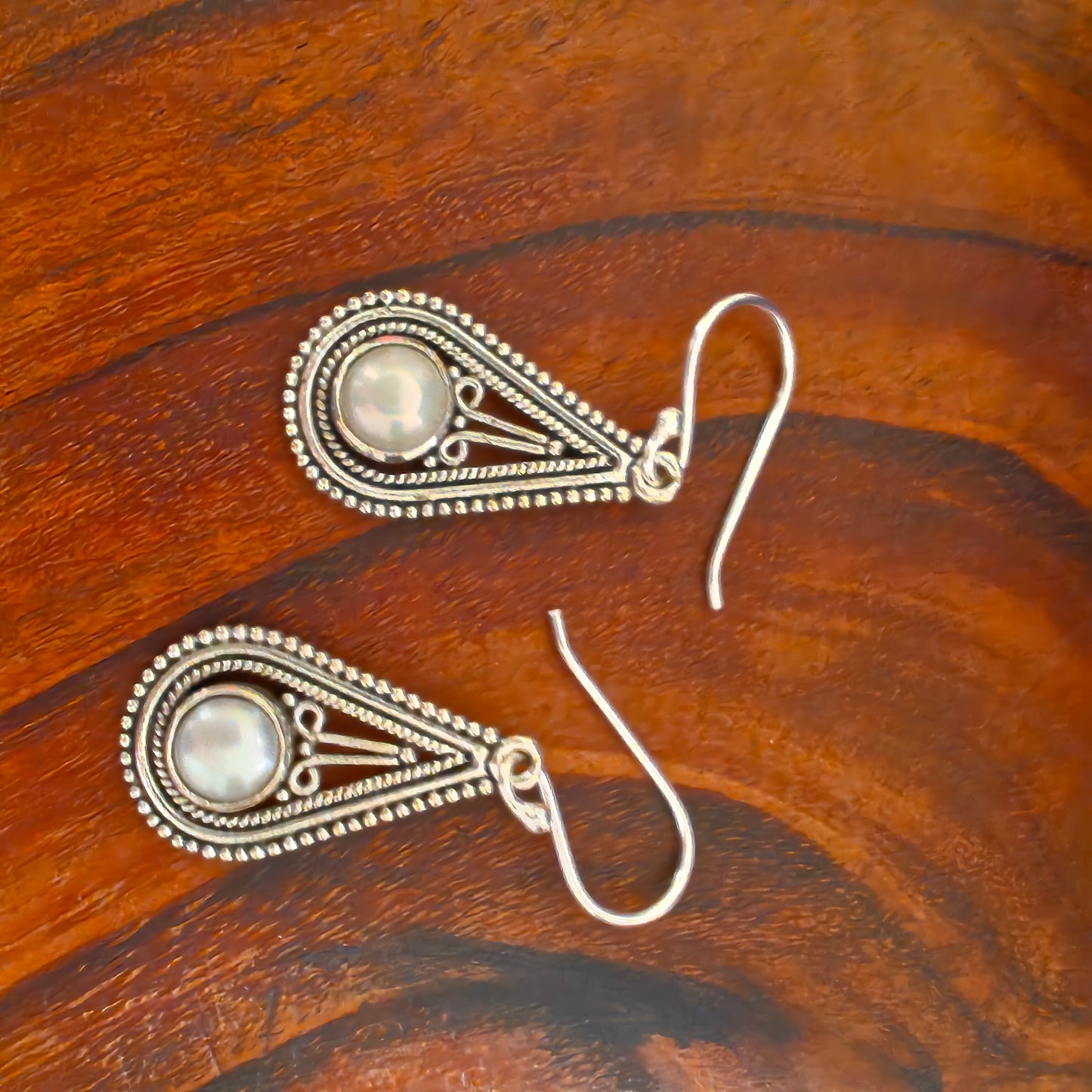 Dainty Silver Pearl With Leaf Rava Design Hooks