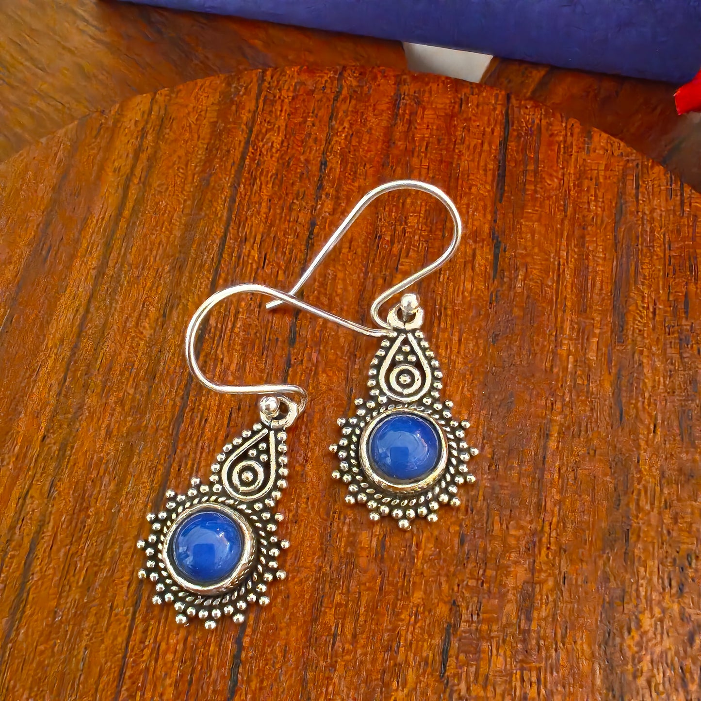 Dainty Silver Blue Stone With Leaf Drop Rava Design Hooks