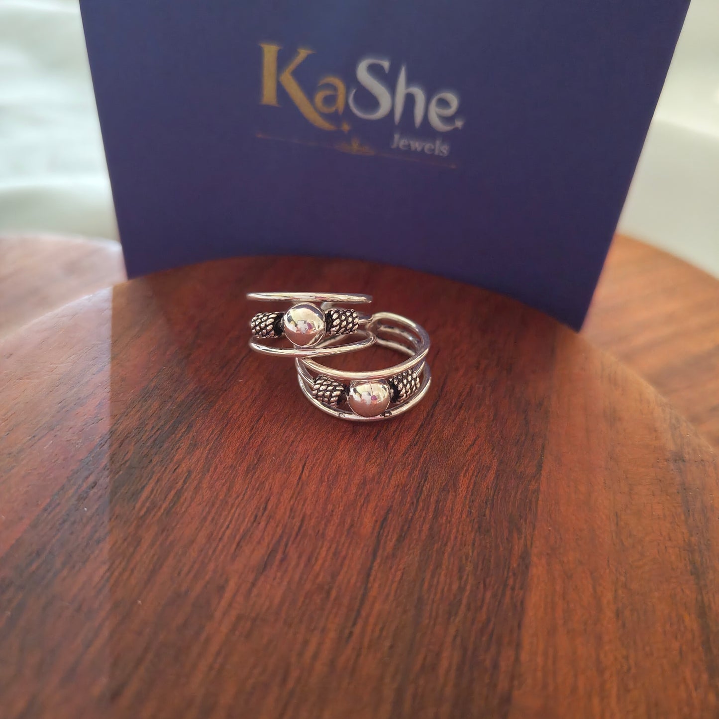 Everyday Glossy Silver Toe Ring With Ball and Textured Wire