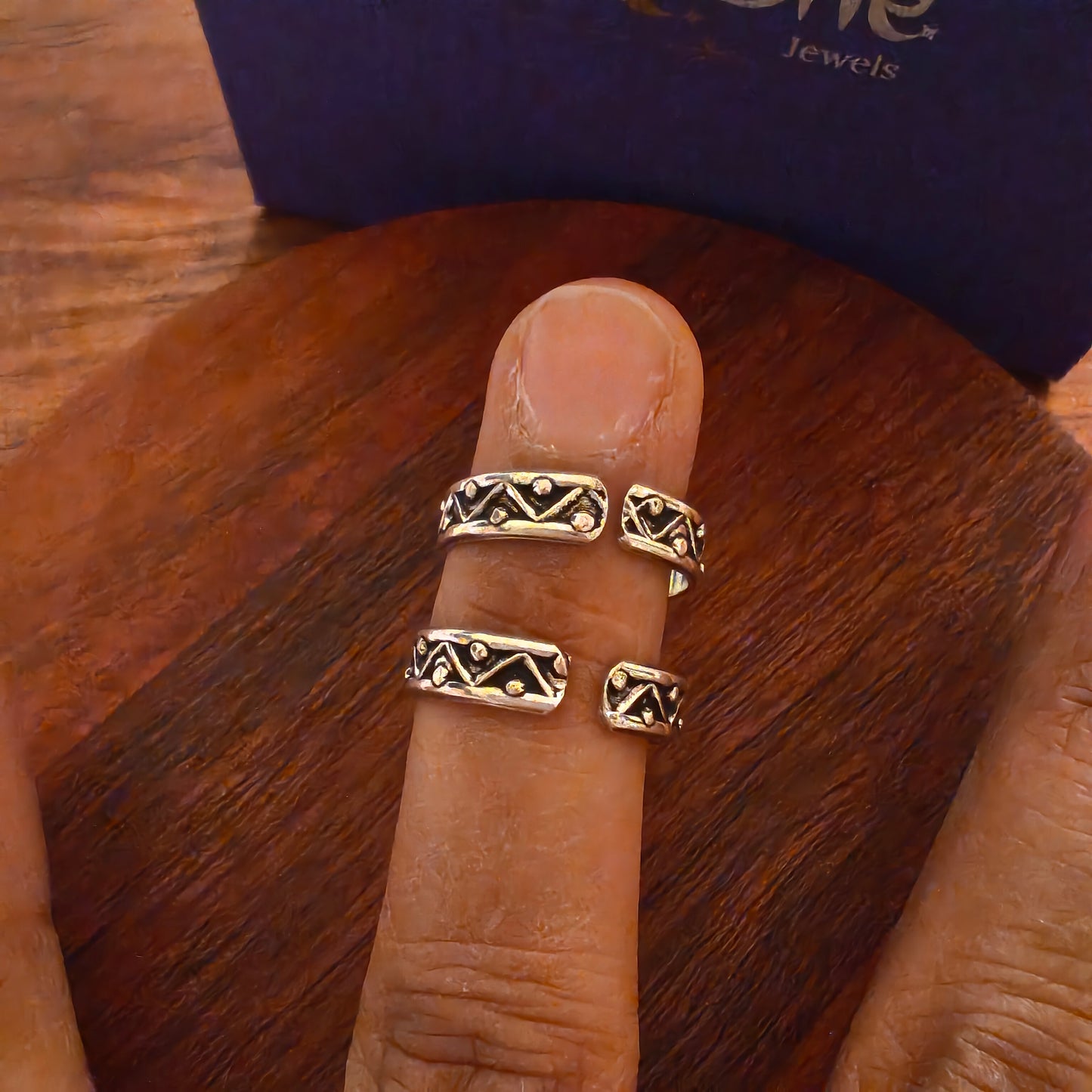 Everyday Dainty Indian Chevron Pattern Silver Toe Ring